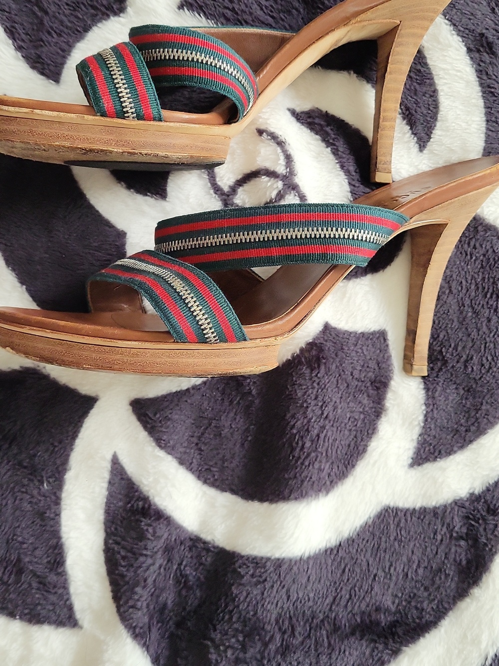 100 % Authentic Gucci Brown Leather Slides Green & Red Stripe 39 COMPARE PRICES - Picture 4 of 14